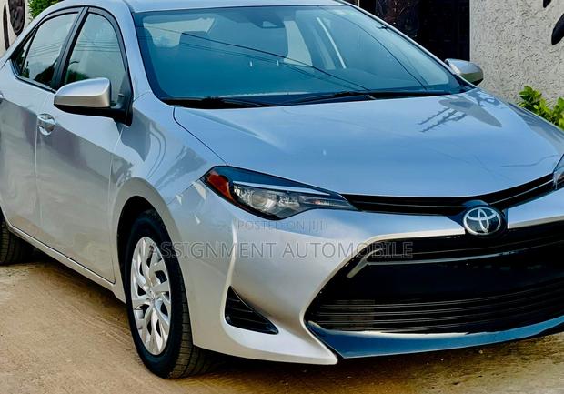 Toyota Corolla LE Eco (1.8L 4cyl 2A) 2019 Gray