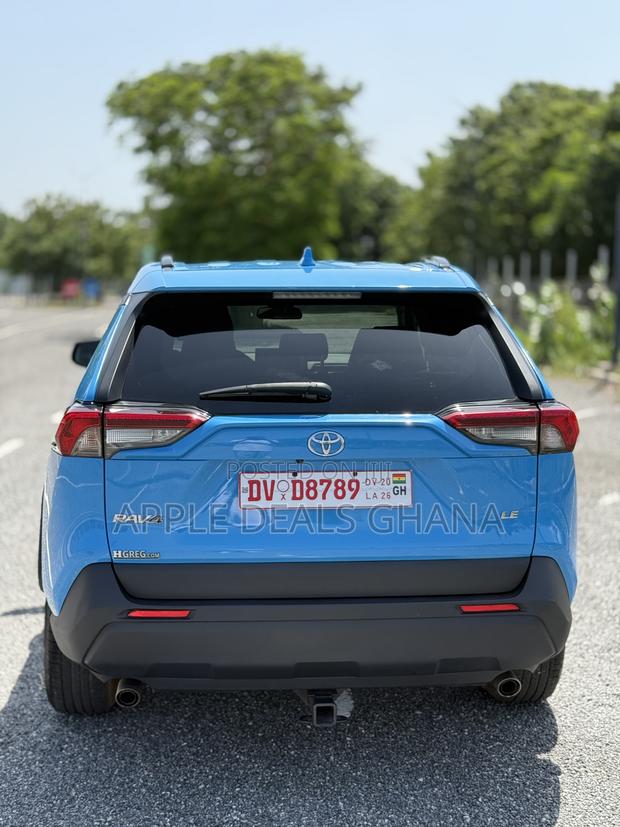 Toyota RAV4 LE FWD 2019 Blue