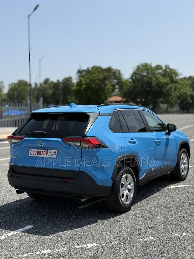 Toyota RAV4 LE FWD 2019 Blue