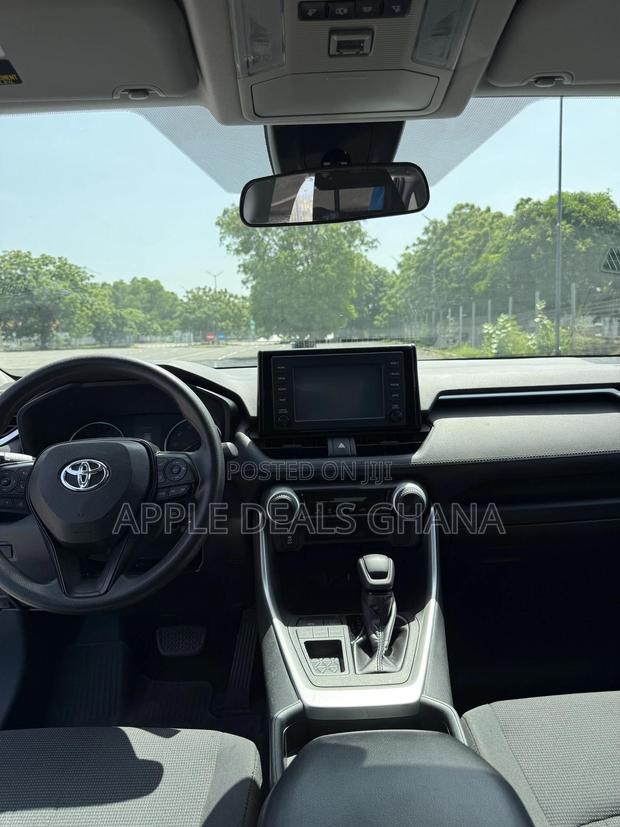 Toyota RAV4 LE FWD 2019 Blue