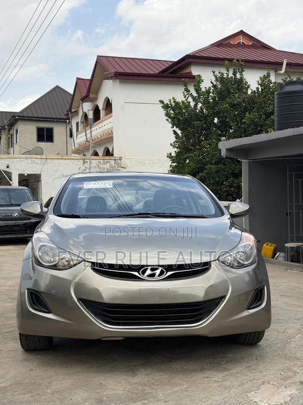 Hyundai Elantra GLS Sedan FWD (1.8L 4cyl 6M) 2013 Gold