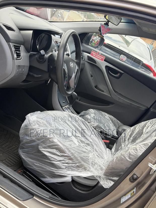 Hyundai Elantra GLS Sedan FWD (1.8L 4cyl 6M) 2013 Gold