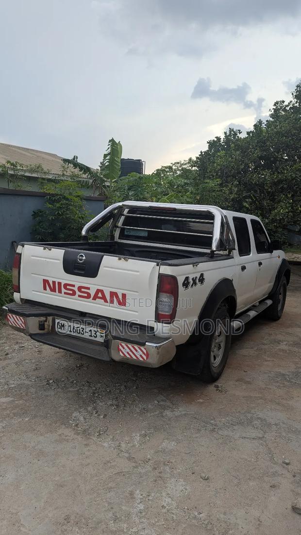 Nissan Hardbody 2013 White