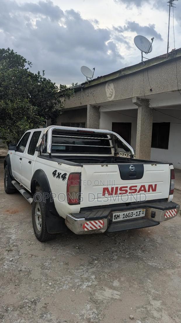 Nissan Hardbody 2013 White