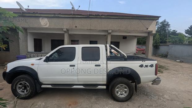 Nissan Hardbody 2013 White