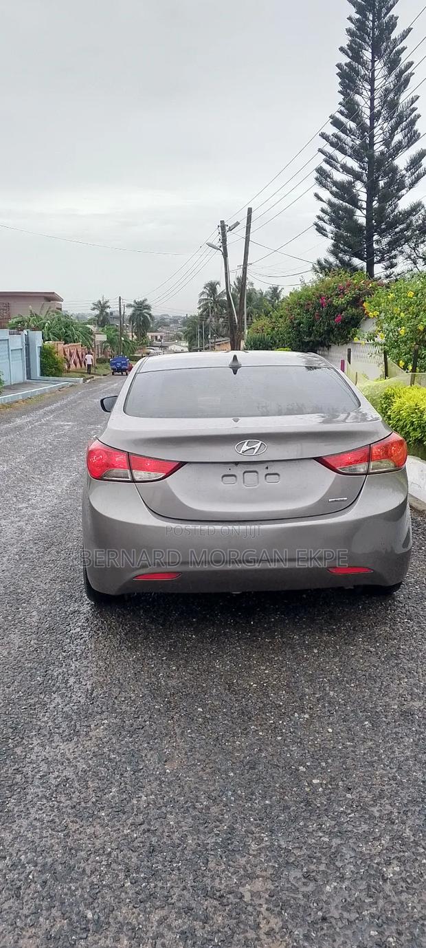 Hyundai Elantra GLS Sedan FWD (1.8L 4cyl 6A) 2013 Gray