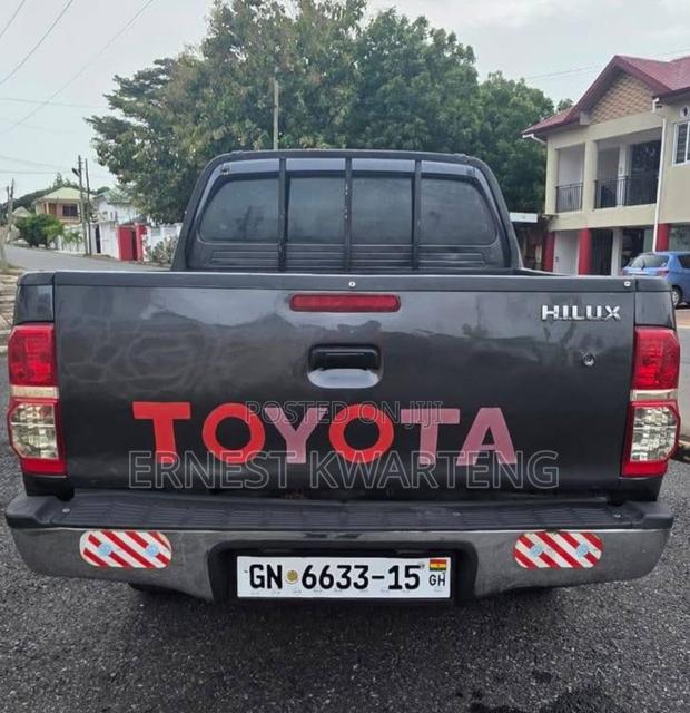 Toyota Hilux 2015 Black