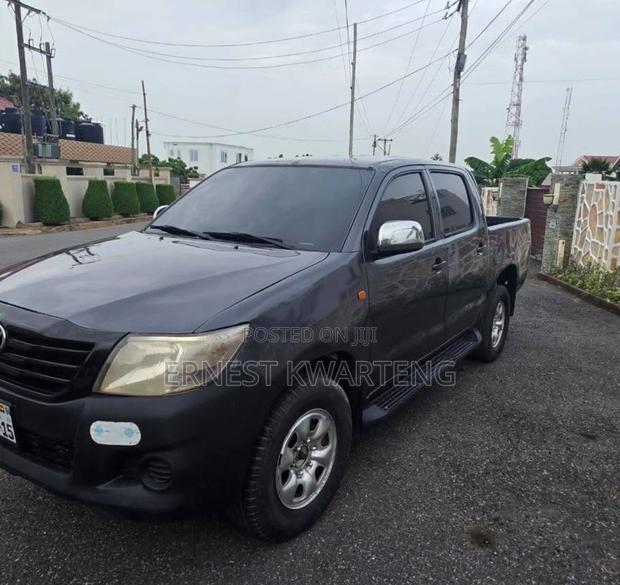 Toyota Hilux 2015 Black