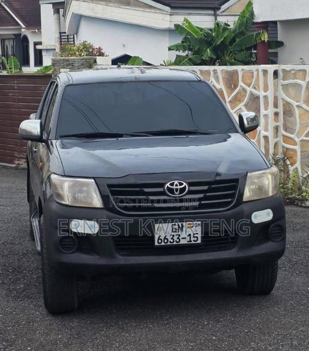Toyota Hilux 2015 Black