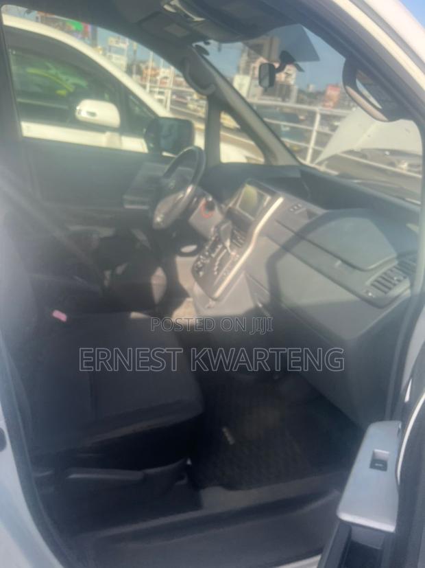 Toyota Voxy 2013 White