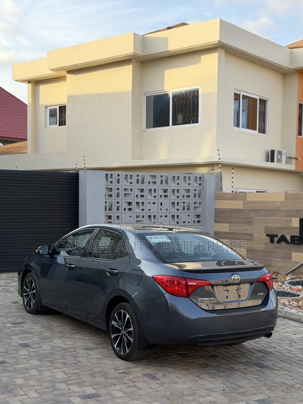 Toyota Corolla XSE 4dr Sedan (1.8L 4cyl CVT) 2017 Gray