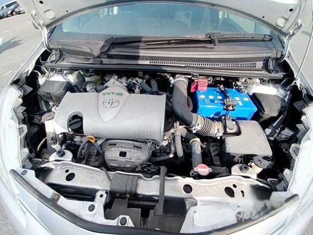 Toyota Vitz 1.3 FWD 5dr 2018 Silver