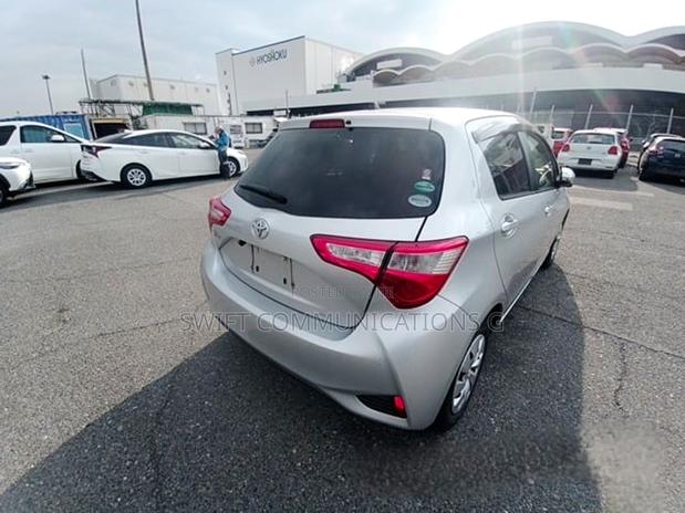 Toyota Vitz 1.3 FWD 5dr 2018 Silver