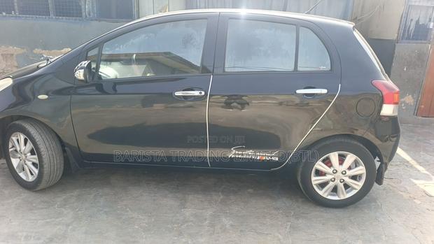 Toyota Yaris Base Sedan 4dr 2011 Black