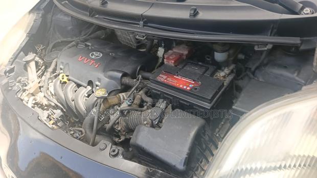 Toyota Yaris Base Sedan 4dr 2011 Black