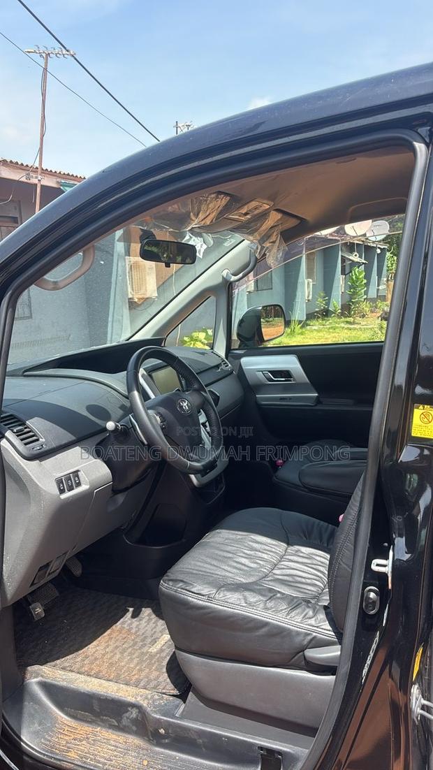 Toyota Voxy 2011 Black