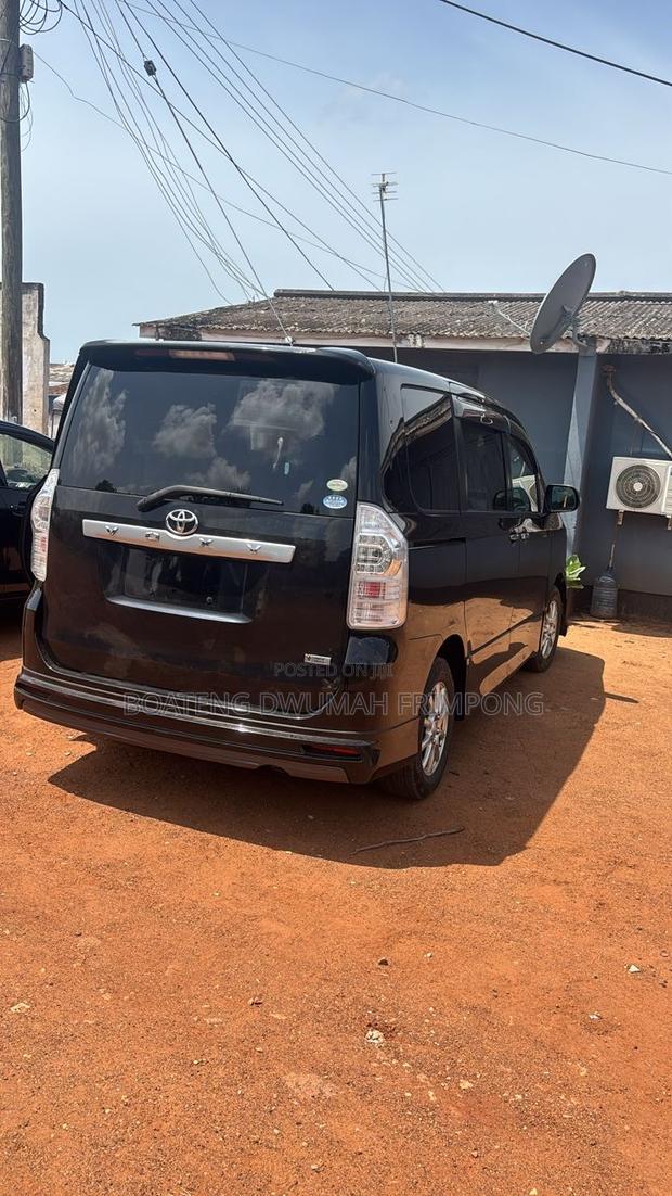 Toyota Voxy 2011 Black