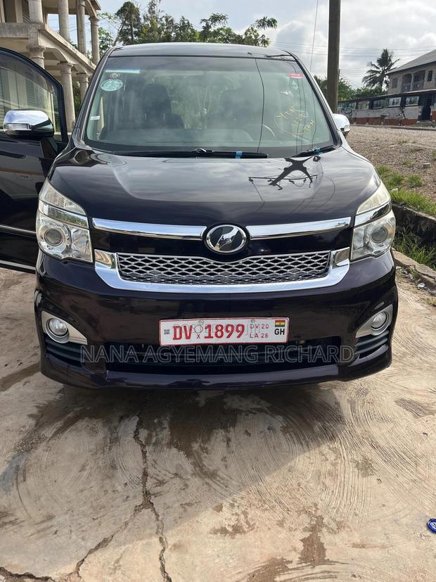 Toyota Voxy 2013 Burgundy