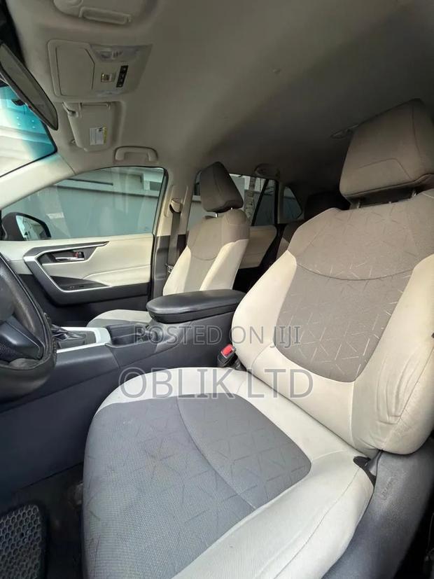Toyota RAV4 XLE 2022 Gray