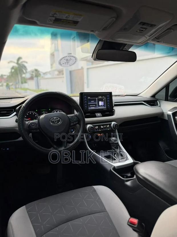 Toyota RAV4 XLE 2022 Gray