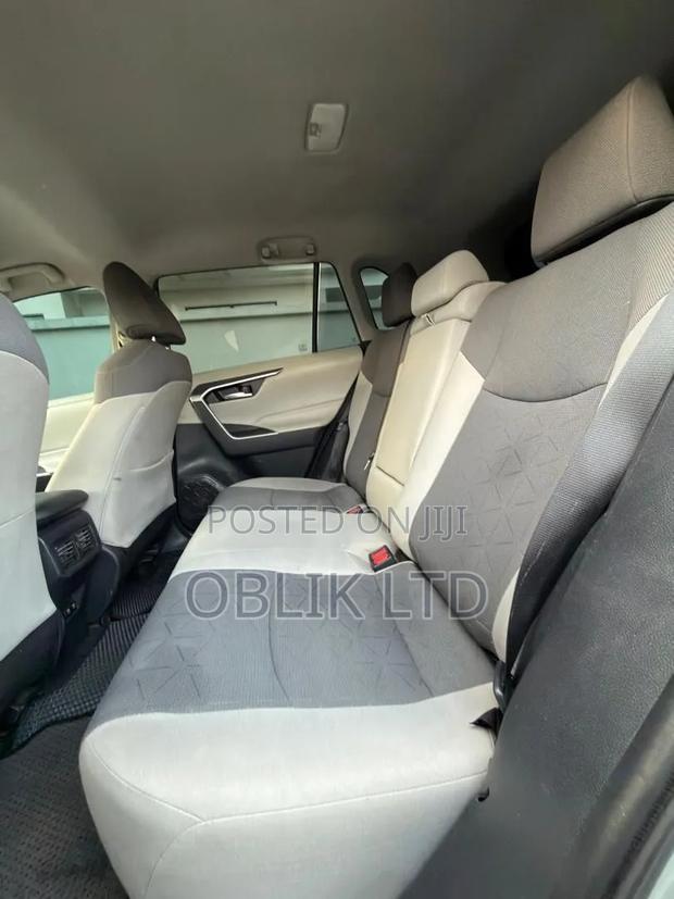 Toyota RAV4 XLE 2022 Gray