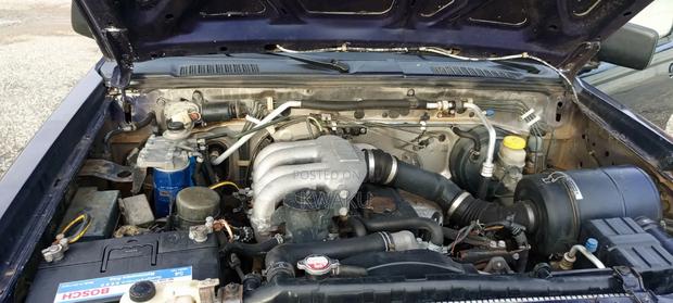 Nissan Hardbody 2011 Blue