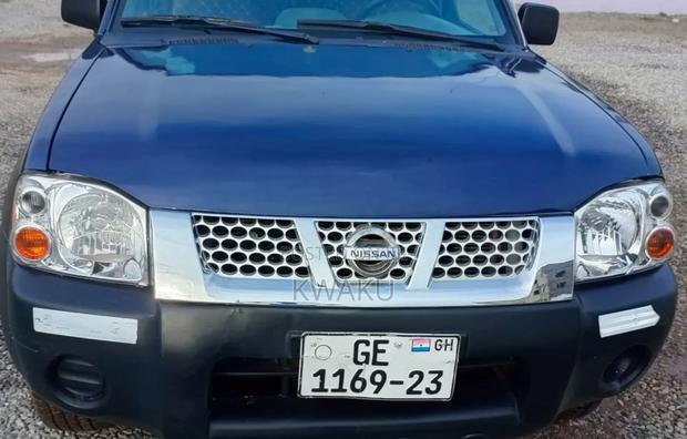 Nissan Hardbody 2011 Blue