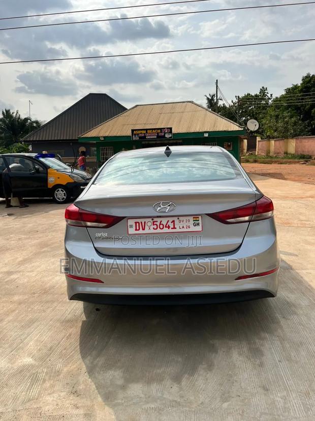 Hyundai Elantra Limited Sedan FWD (2.0L 4cyl 6A) 2017 Gray