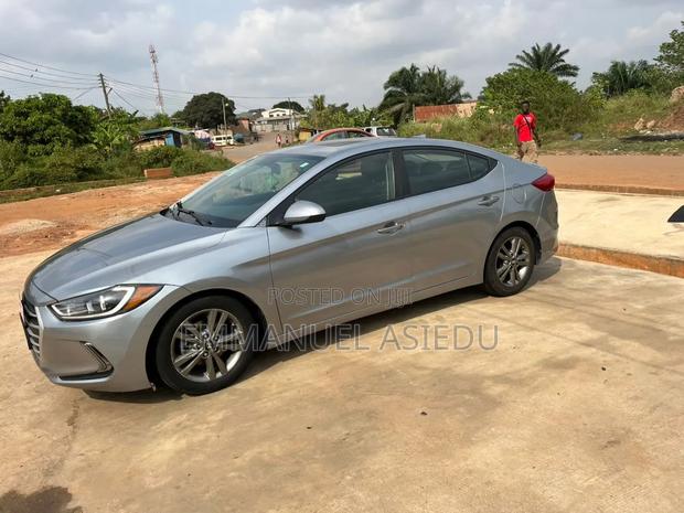 Hyundai Elantra Limited Sedan FWD (2.0L 4cyl 6A) 2017 Gray