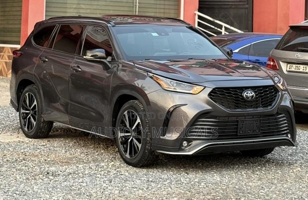 Toyota Highlander XSE 2022 Black