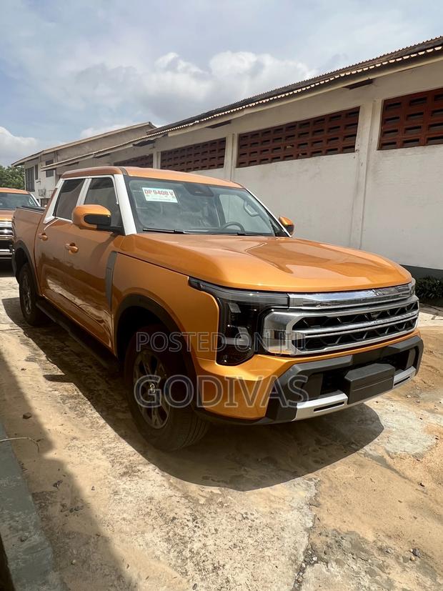New Nissan Pick-Up 2025 Orange