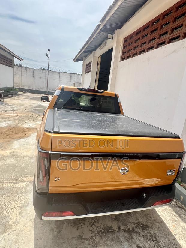 New Nissan Pick-Up 2025 Orange