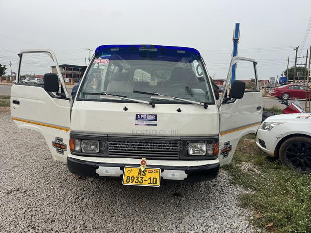 Nissan Caravan 2010 White