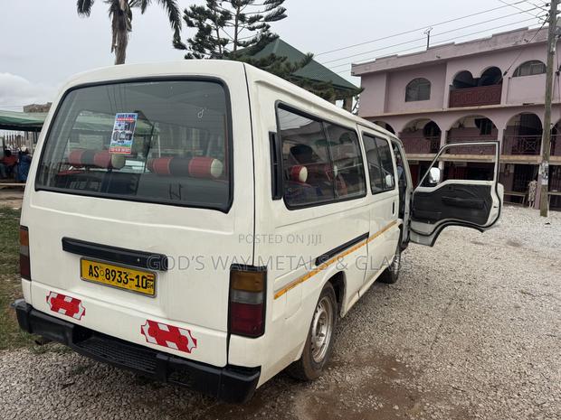 Nissan Caravan 2010 White