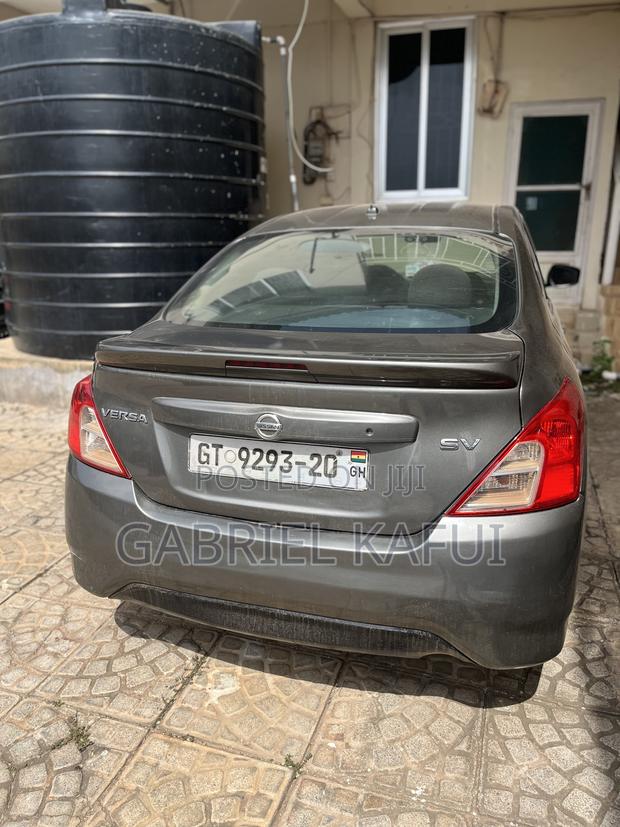 Nissan Versa 1.6 SV 2016 Gray
