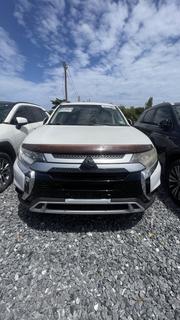 Mitsubishi Outlander 2018 White for sale