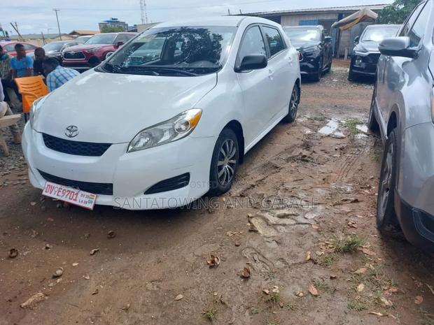 Toyota Matrix 2012 White