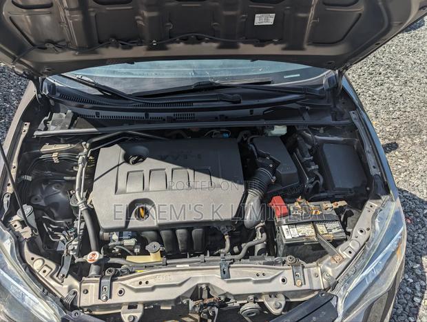 Toyota Corolla LE ECO 4dr Sedan (1.8L 4cyl CVT) 2017 Gold
