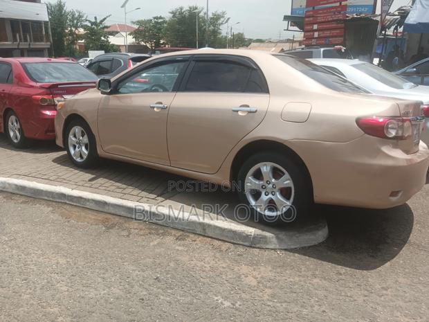 Toyota Corolla LE 4dr Sedan (1.8L 4cyl 4A) 2013 Brown