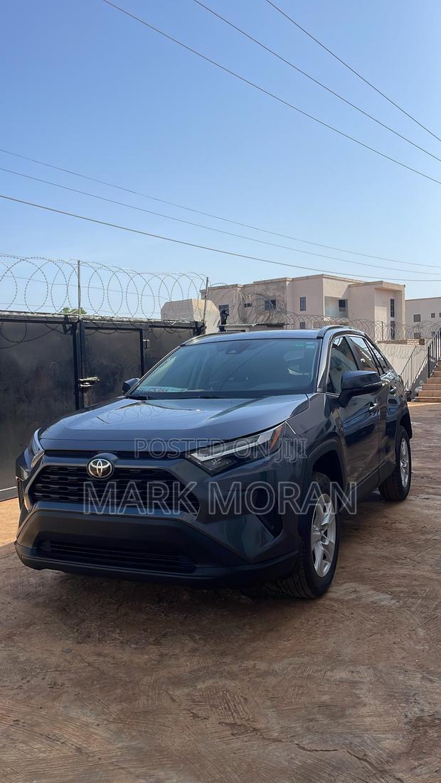 Toyota RAV4 XLE AWD 2023 Gray
