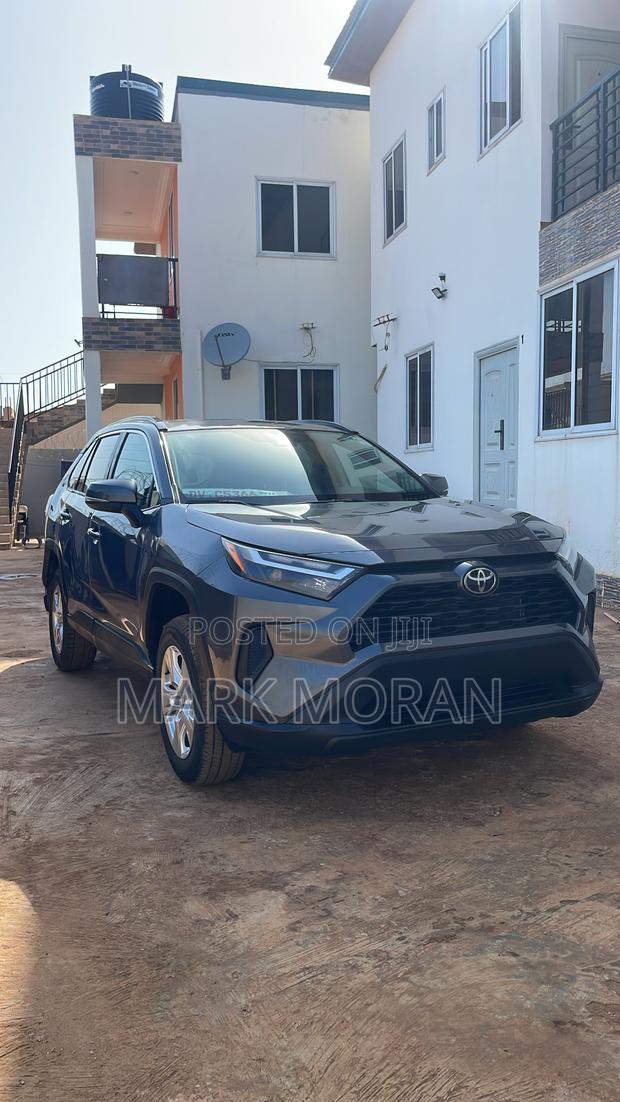 Toyota RAV4 XLE AWD 2023 Gray