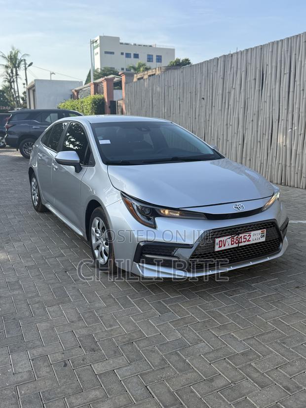 Toyota Corolla LE 2022 Silver