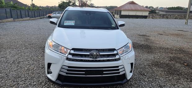 Toyota Highlander XLE 4x2 V6 (3.5L 6cyl 8A) 2017 White