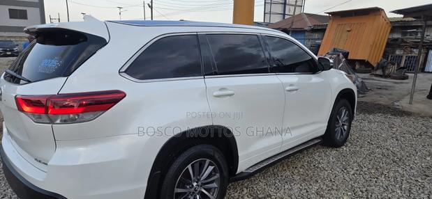 Toyota Highlander XLE 4x2 V6 (3.5L 6cyl 8A) 2017 White