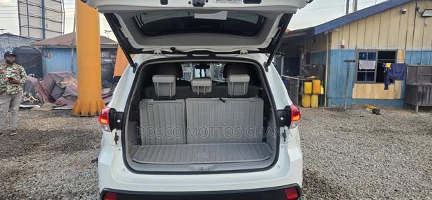 Toyota Highlander XLE 4x2 V6 (3.5L 6cyl 8A) 2017 White