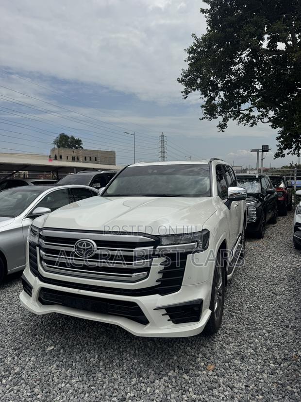 Toyota Land Cruiser 2024 White