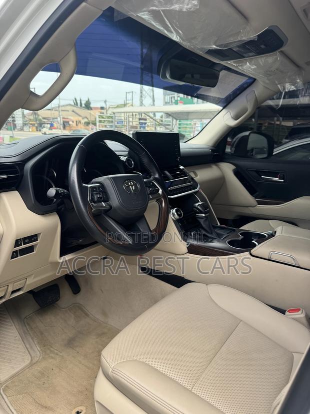 Toyota Land Cruiser 2024 White