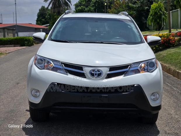 Toyota RAV4 Platinum 4dr SUV (2.5L 4cyl 6A) 2018 White