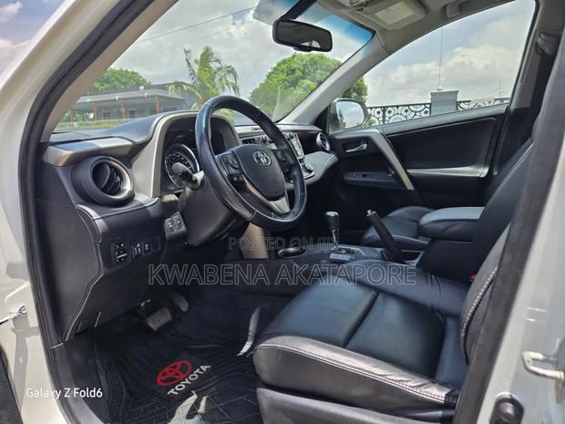 Toyota RAV4 Platinum 4dr SUV (2.5L 4cyl 6A) 2018 White
