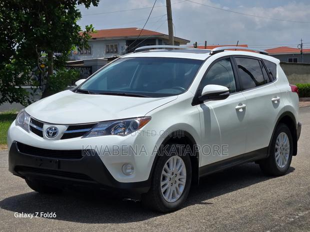 Toyota RAV4 Platinum 4dr SUV (2.5L 4cyl 6A) 2018 White